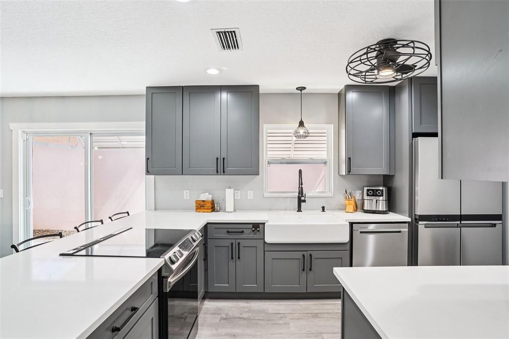 Active With Contract: $340,000 (2 beds, 2 baths, 1268 Square Feet)