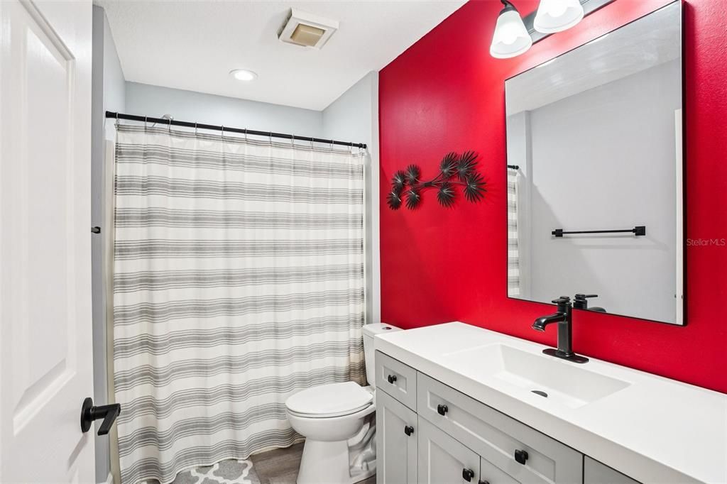 Active With Contract: $340,000 (2 beds, 2 baths, 1268 Square Feet)