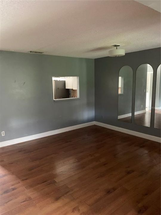 En Venta: $250,000 (2 camas, 2 baños, 1100 Pies cuadrados)