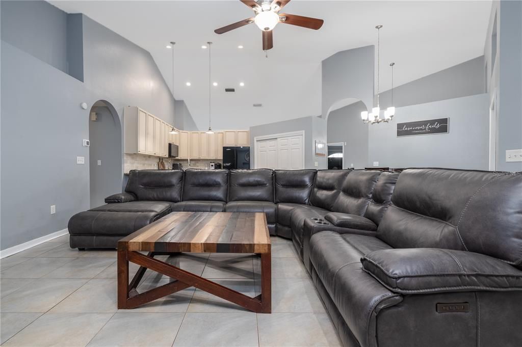 На продажу: $420,000 (3 спален, 2 ванн, 2689 Квадратных фут)