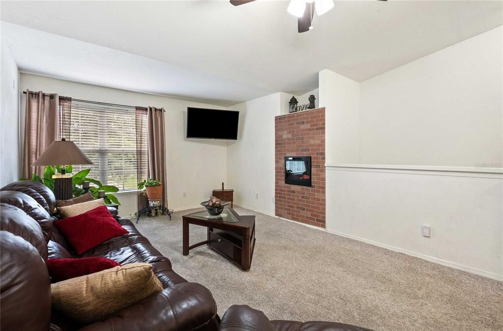 На продажу: $197,000 (3 спален, 2 ванн, 1325 Квадратных фут)