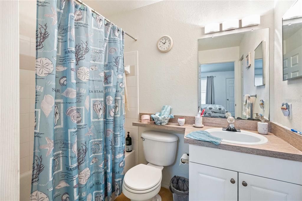 На продажу: $197,000 (3 спален, 2 ванн, 1325 Квадратных фут)