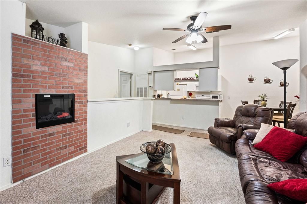 На продажу: $197,000 (3 спален, 2 ванн, 1325 Квадратных фут)