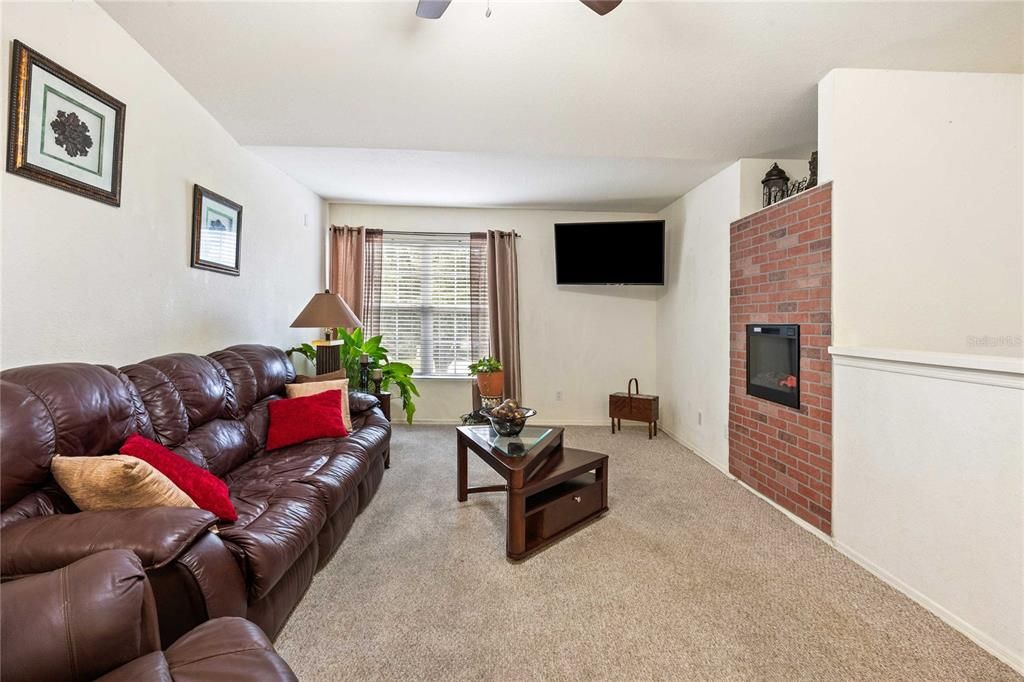 На продажу: $197,000 (3 спален, 2 ванн, 1325 Квадратных фут)