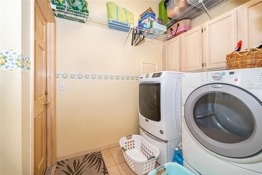 Под контрактом: $799,990 (4 спален, 2 ванн, 2760 Квадратных фут)