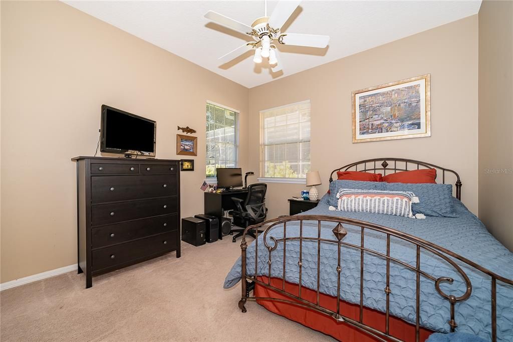 Под контрактом: $799,990 (4 спален, 2 ванн, 2760 Квадратных фут)