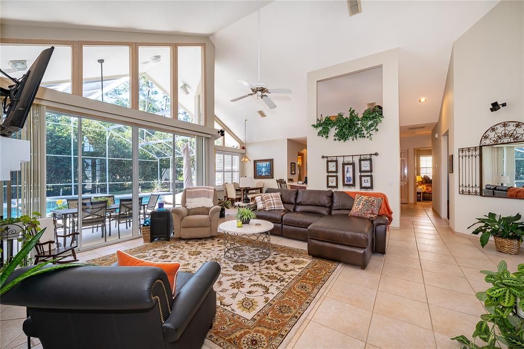 Под контрактом: $799,990 (4 спален, 2 ванн, 2760 Квадратных фут)