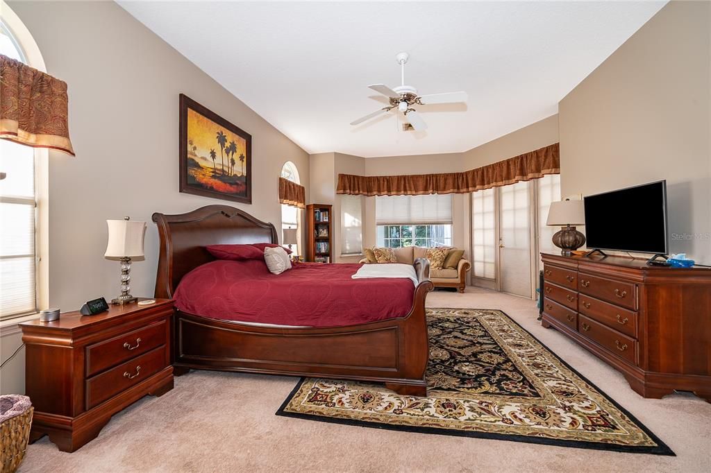 Под контрактом: $799,990 (4 спален, 2 ванн, 2760 Квадратных фут)