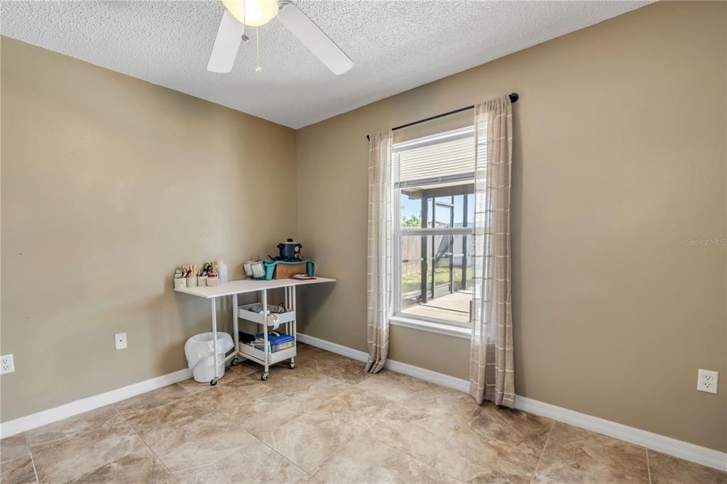 合同活跃: $299,000 (3 贝兹, 2 浴室, 1312 平方英尺)