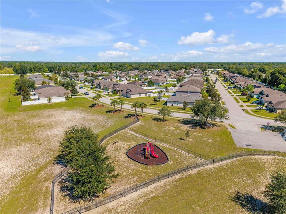 合同活跃: $299,000 (3 贝兹, 2 浴室, 1312 平方英尺)