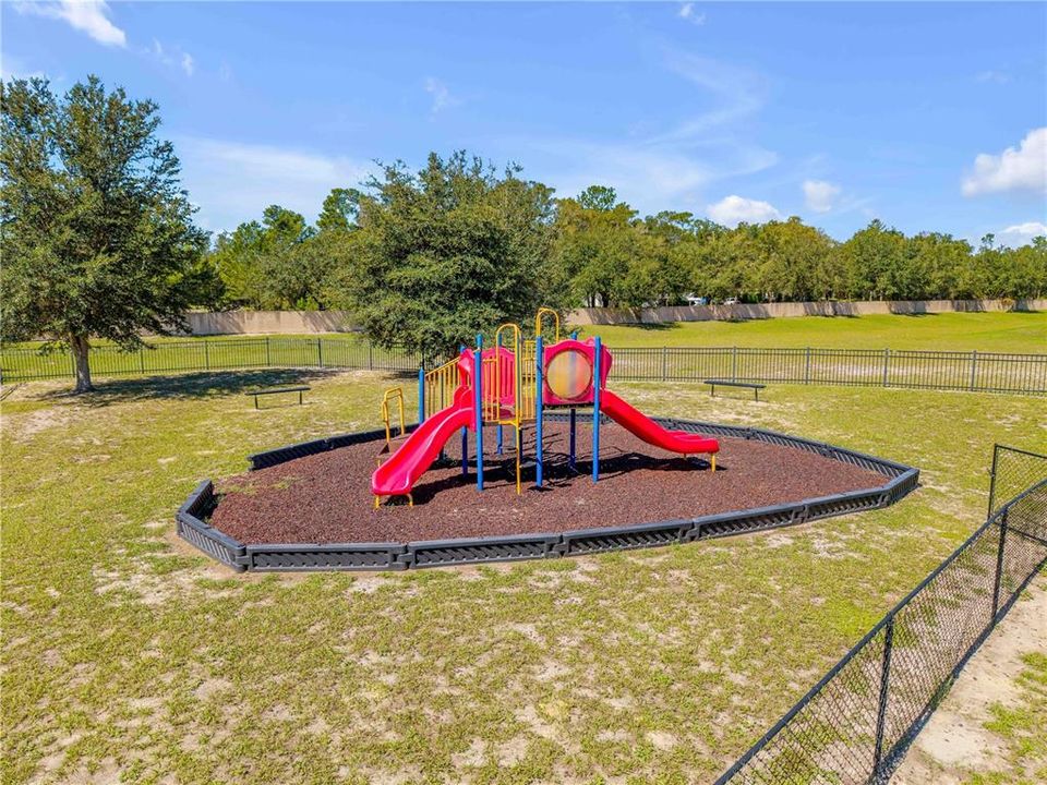 合同活跃: $299,000 (3 贝兹, 2 浴室, 1312 平方英尺)