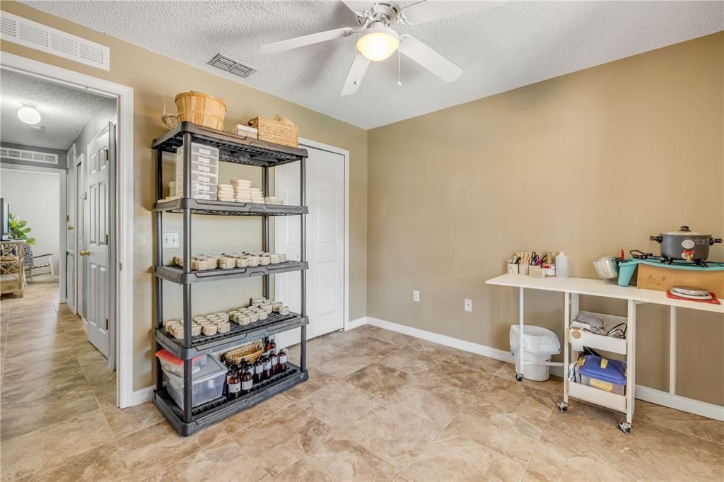 合同活跃: $299,000 (3 贝兹, 2 浴室, 1312 平方英尺)