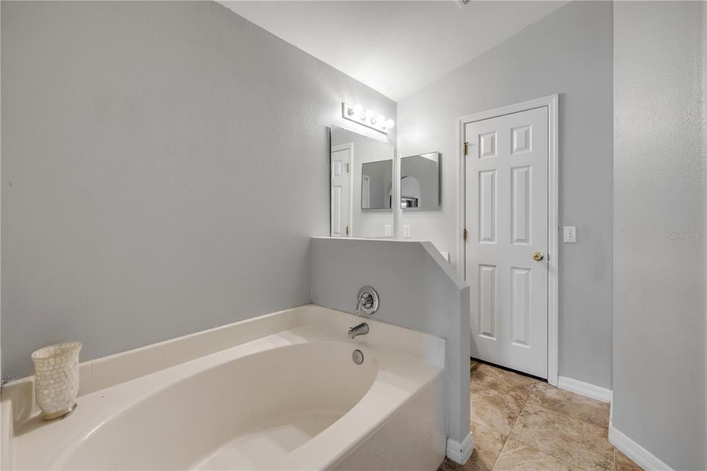 合同活跃: $299,000 (3 贝兹, 2 浴室, 1312 平方英尺)