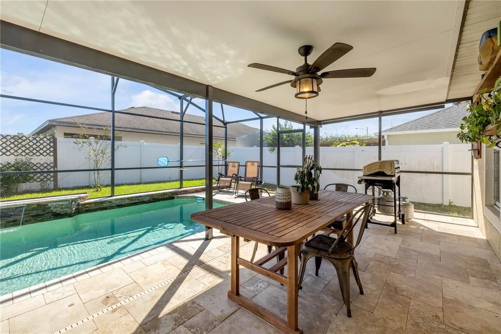 合同活跃: $299,000 (3 贝兹, 2 浴室, 1312 平方英尺)