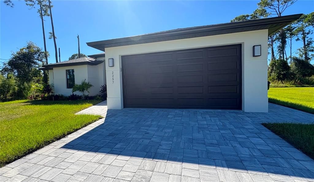 For Rent: $2,300 (3 beds, 2 baths, 1677 Square Feet)