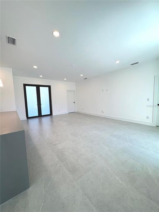 For Rent: $2,300 (3 beds, 2 baths, 1677 Square Feet)