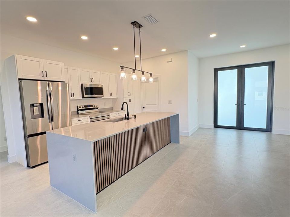 For Rent: $2,300 (3 beds, 2 baths, 1677 Square Feet)