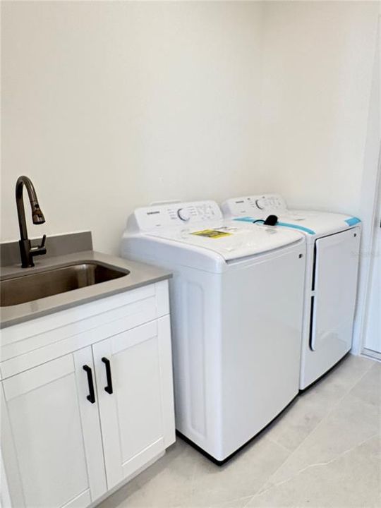 For Rent: $2,300 (3 beds, 2 baths, 1677 Square Feet)