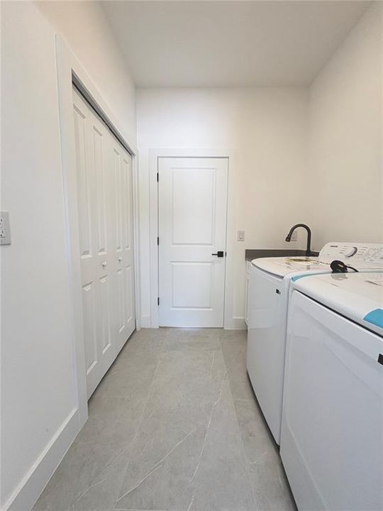 For Rent: $2,300 (3 beds, 2 baths, 1677 Square Feet)