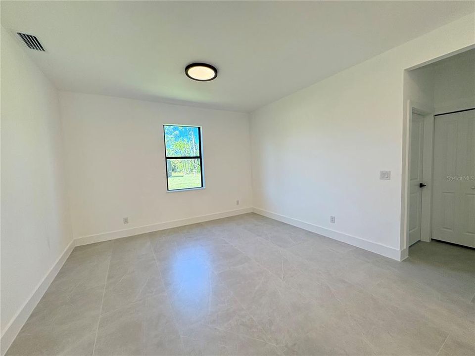 For Rent: $2,300 (3 beds, 2 baths, 1677 Square Feet)