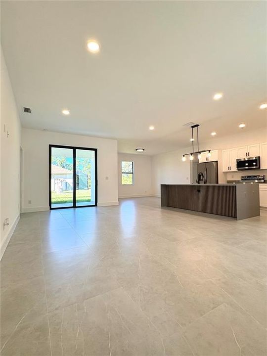 For Rent: $2,300 (3 beds, 2 baths, 1677 Square Feet)