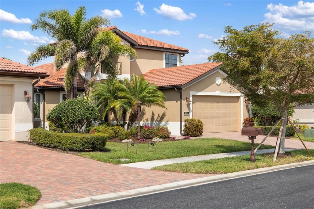 Activo con contrato: $535,000 (4 camas, 3 baños, 2576 Pies cuadrados)