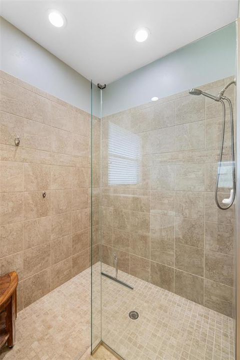 Activo con contrato: $535,000 (4 camas, 3 baños, 2576 Pies cuadrados)