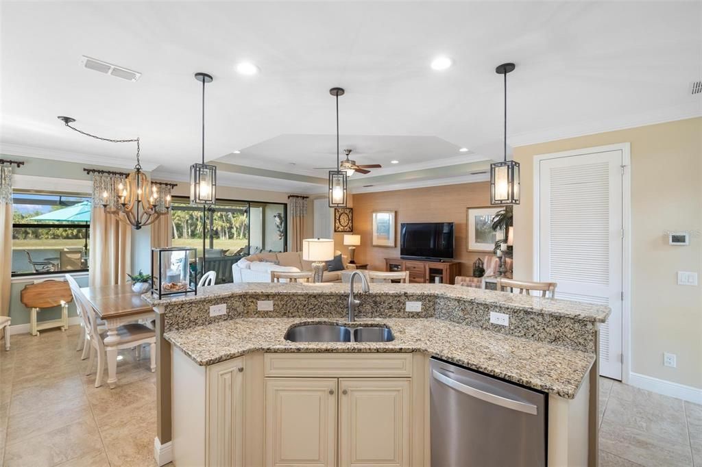 Activo con contrato: $535,000 (4 camas, 3 baños, 2576 Pies cuadrados)