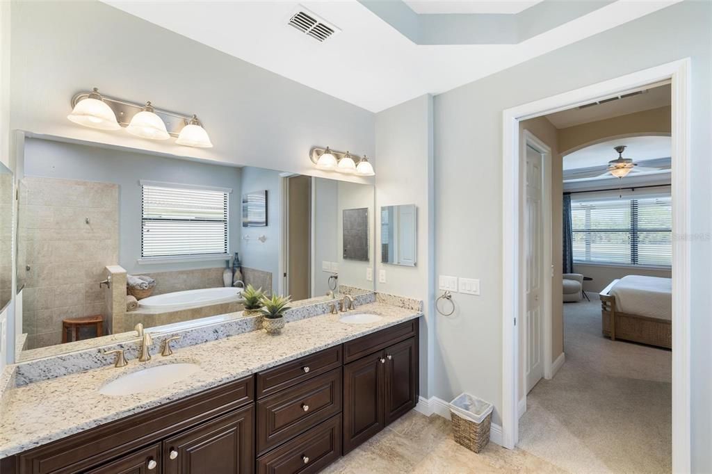 Activo con contrato: $535,000 (4 camas, 3 baños, 2576 Pies cuadrados)