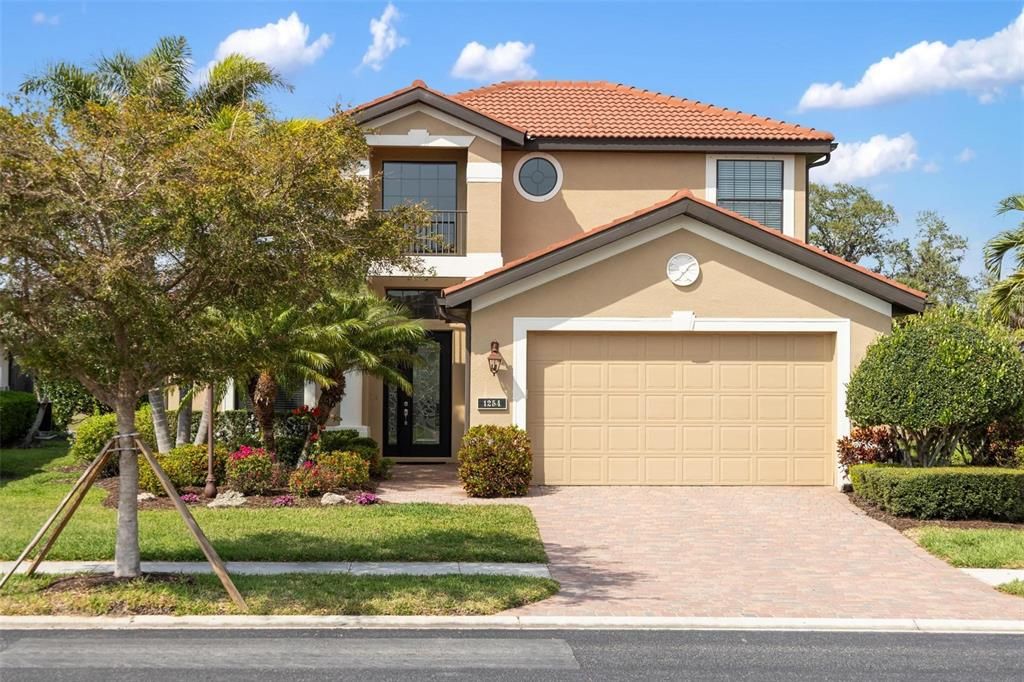 Activo con contrato: $535,000 (4 camas, 3 baños, 2576 Pies cuadrados)