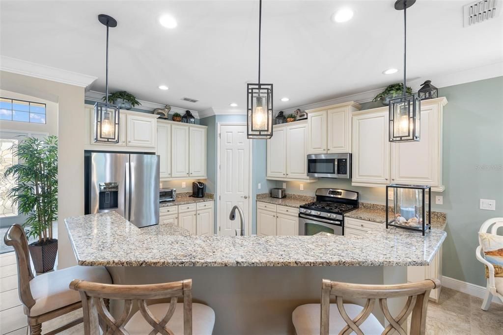 Activo con contrato: $535,000 (4 camas, 3 baños, 2576 Pies cuadrados)