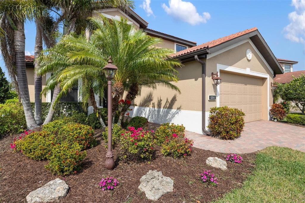 Activo con contrato: $535,000 (4 camas, 3 baños, 2576 Pies cuadrados)