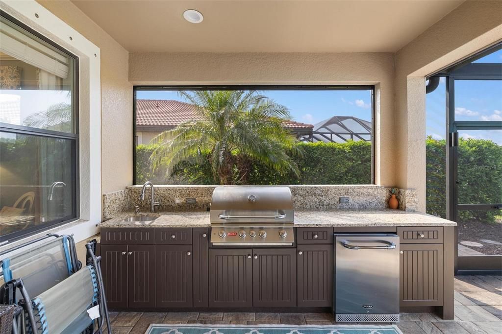 Activo con contrato: $535,000 (4 camas, 3 baños, 2576 Pies cuadrados)