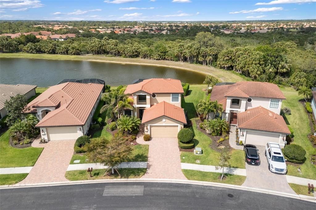 Activo con contrato: $535,000 (4 camas, 3 baños, 2576 Pies cuadrados)