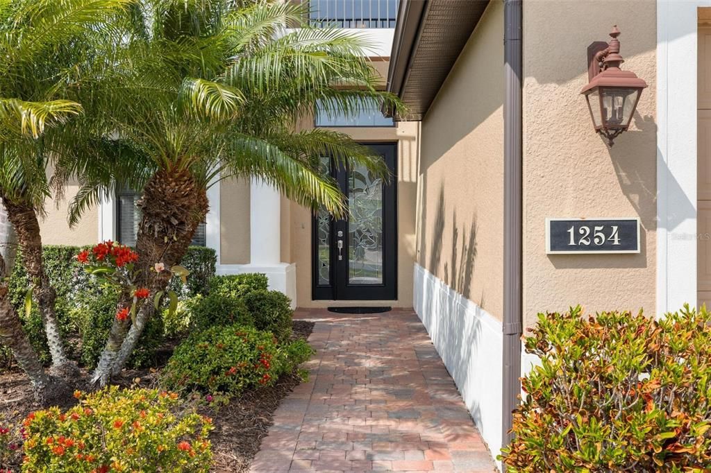 Activo con contrato: $535,000 (4 camas, 3 baños, 2576 Pies cuadrados)