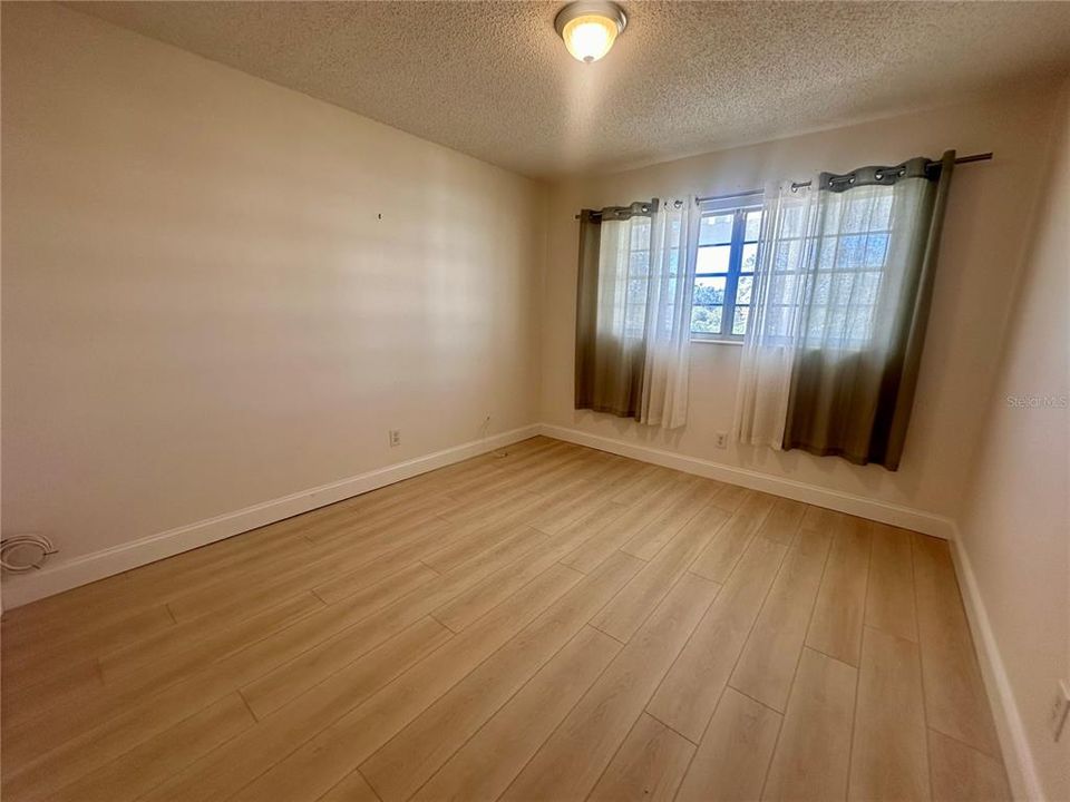 For Sale: $130,000 (2 beds, 2 baths, 1100 Square Feet)