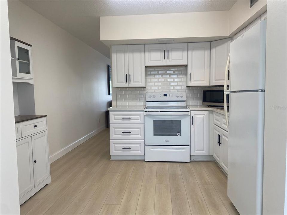 For Sale: $130,000 (2 beds, 2 baths, 1100 Square Feet)