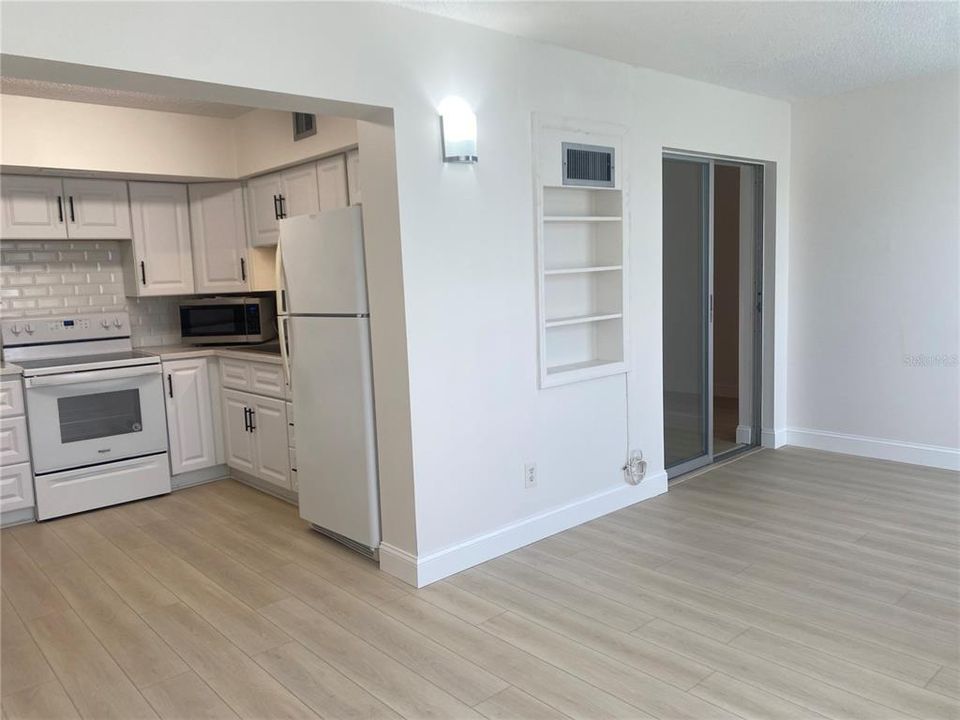 For Sale: $130,000 (2 beds, 2 baths, 1100 Square Feet)