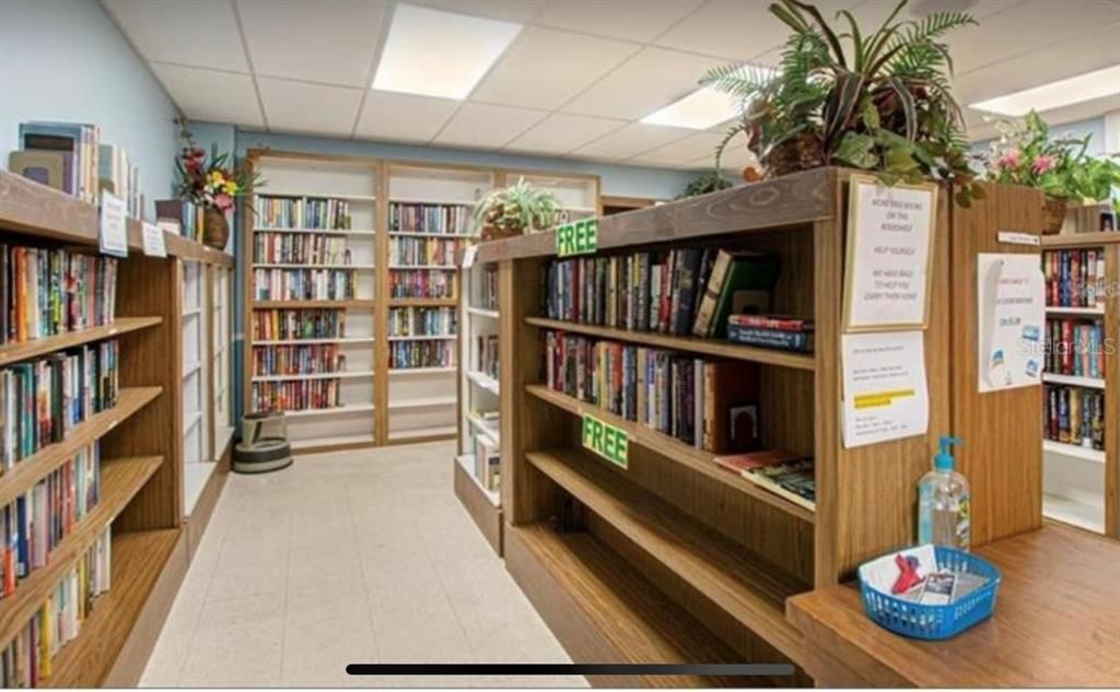 For Sale: $130,000 (2 beds, 2 baths, 1100 Square Feet)