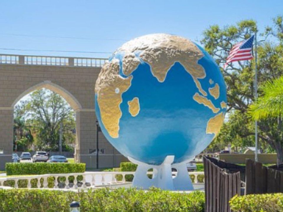 For Sale: $130,000 (2 beds, 2 baths, 1100 Square Feet)