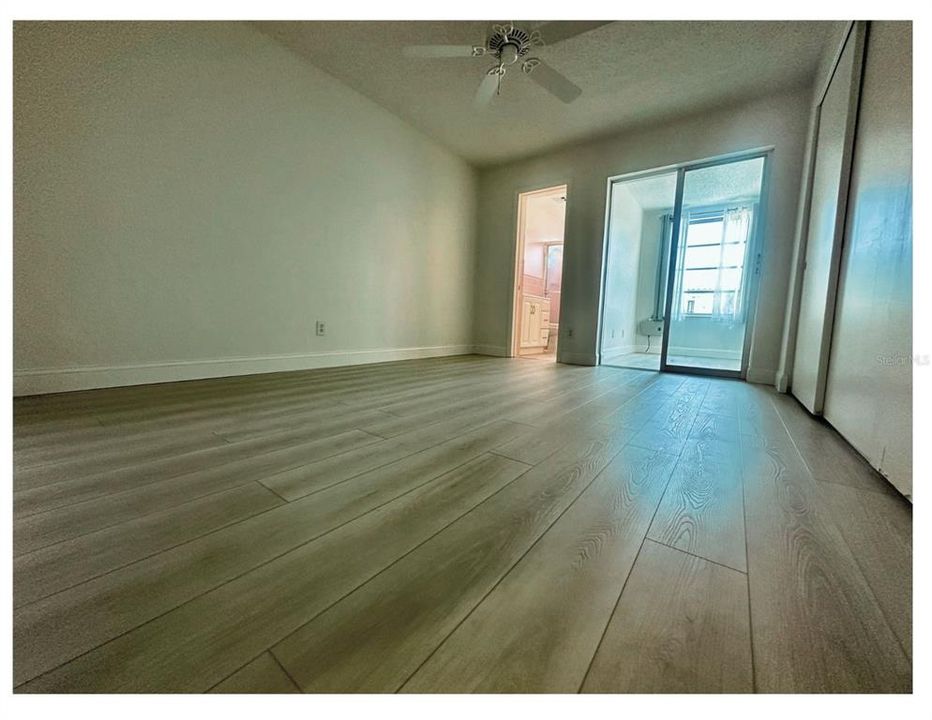 For Sale: $130,000 (2 beds, 2 baths, 1100 Square Feet)