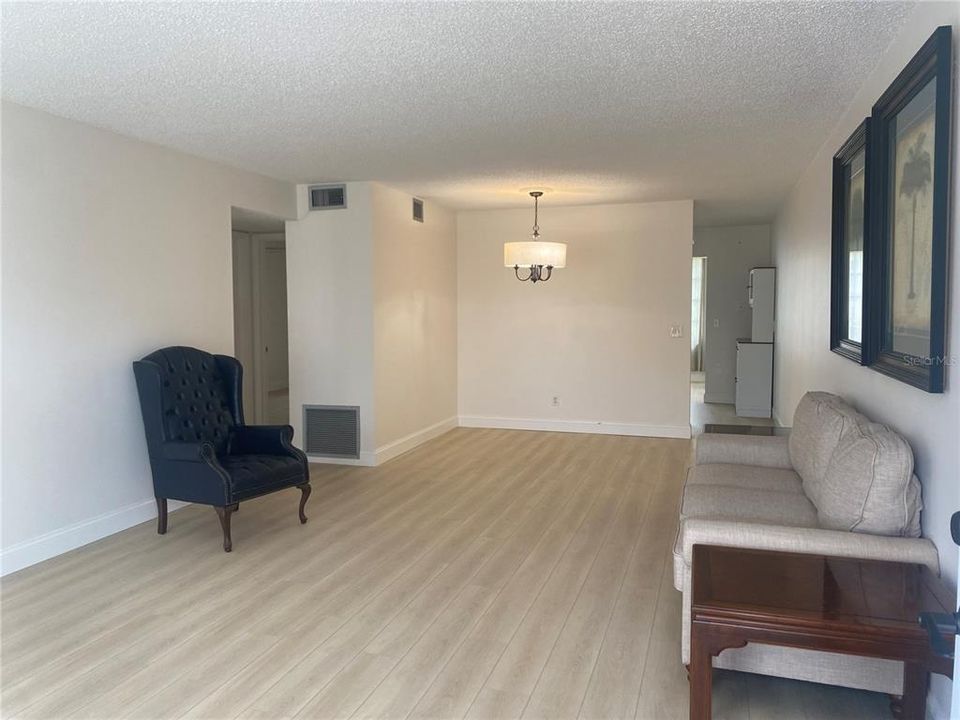 For Sale: $130,000 (2 beds, 2 baths, 1100 Square Feet)