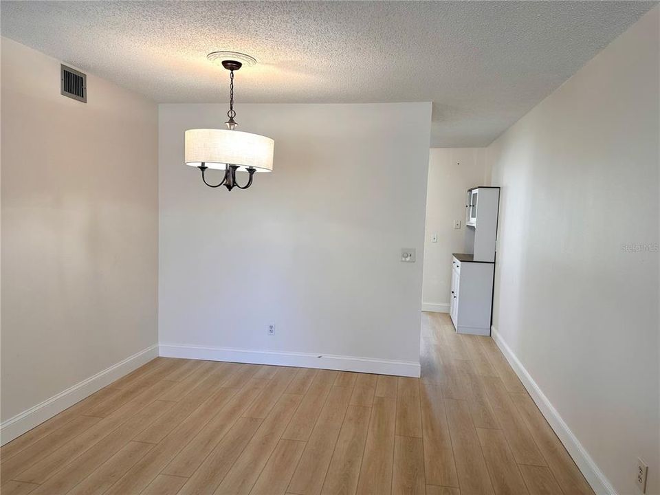 For Sale: $130,000 (2 beds, 2 baths, 1100 Square Feet)