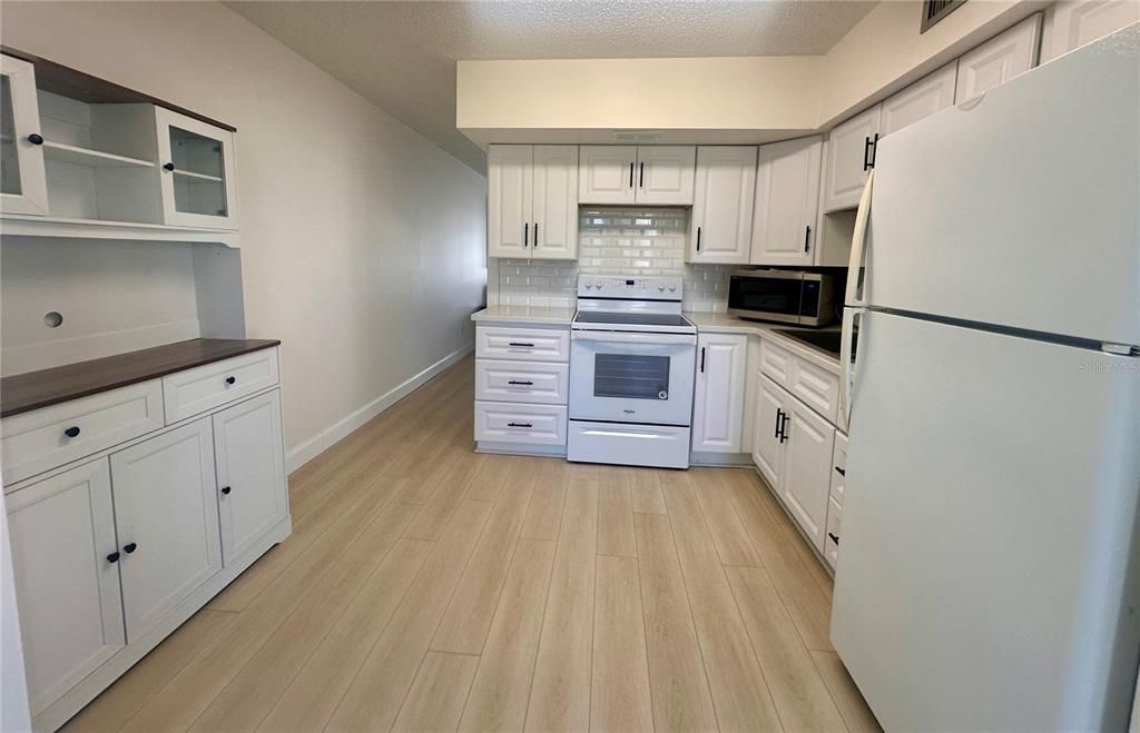 For Sale: $130,000 (2 beds, 2 baths, 1100 Square Feet)