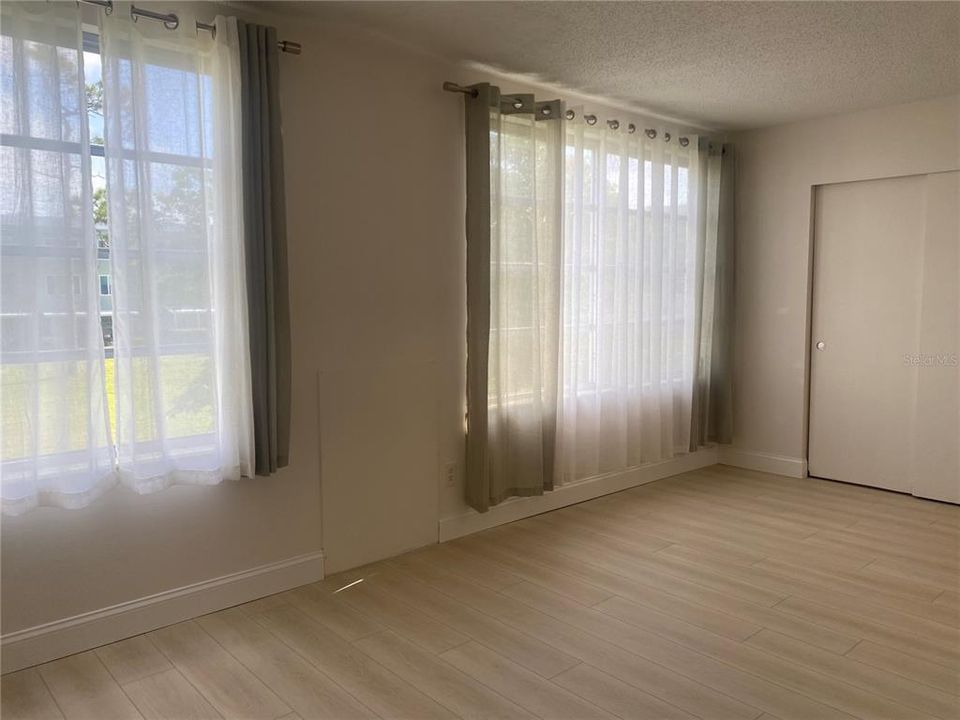 For Sale: $130,000 (2 beds, 2 baths, 1100 Square Feet)