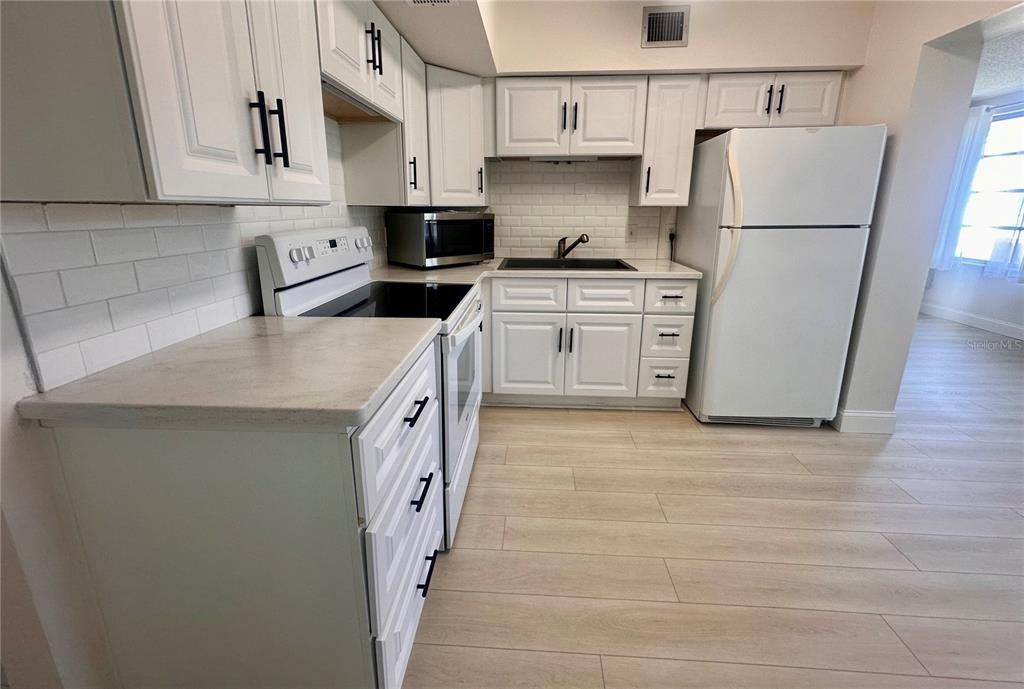 For Sale: $130,000 (2 beds, 2 baths, 1100 Square Feet)