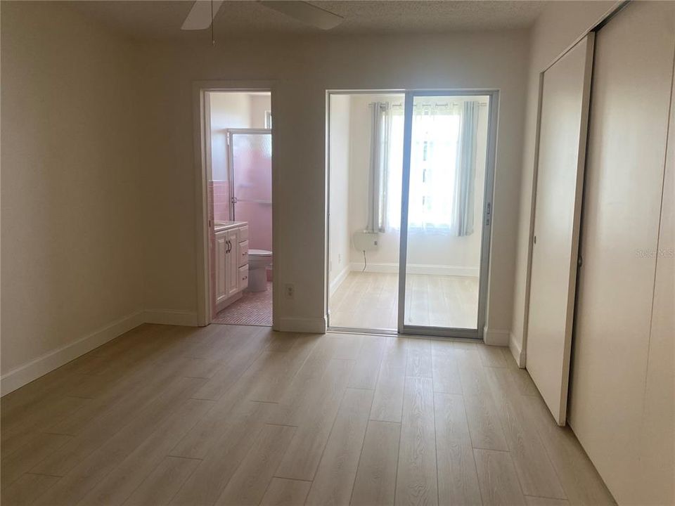 For Sale: $130,000 (2 beds, 2 baths, 1100 Square Feet)