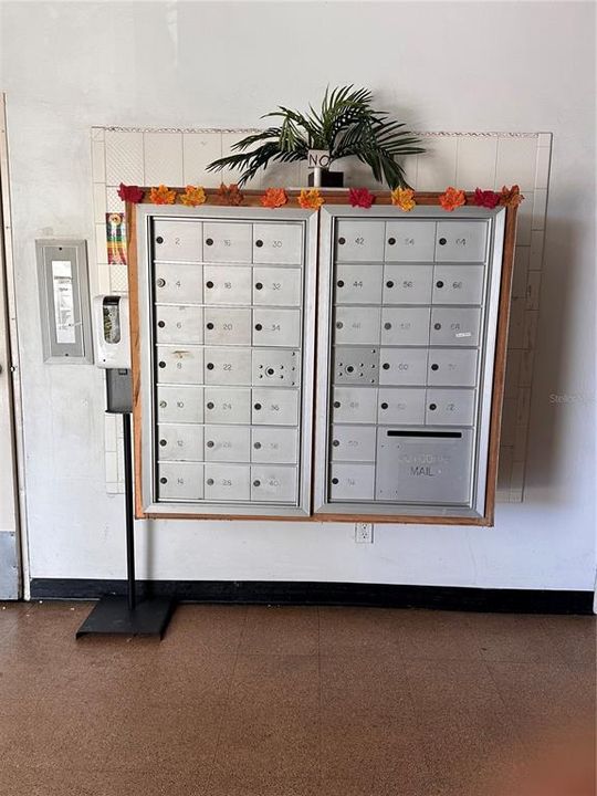 For Sale: $130,000 (2 beds, 2 baths, 1100 Square Feet)