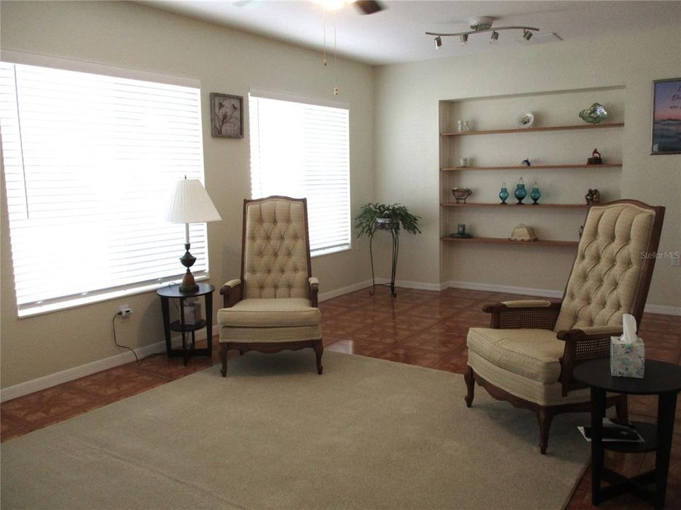 待售: $257,000 (2 贝兹, 2 浴室, 1654 平方英尺)