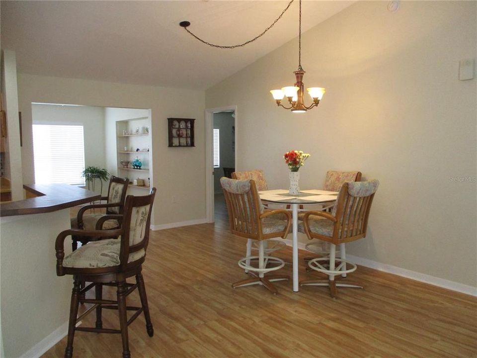 待售: $257,000 (2 贝兹, 2 浴室, 1654 平方英尺)